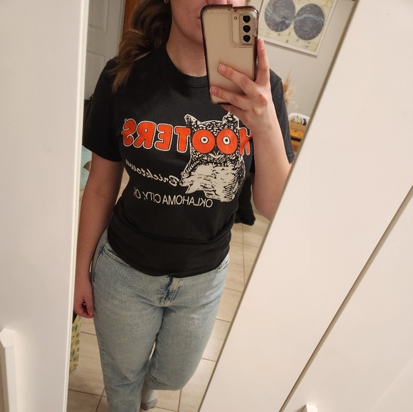 Oklahoma City Hooters T-shirt - Picture 1 of 3